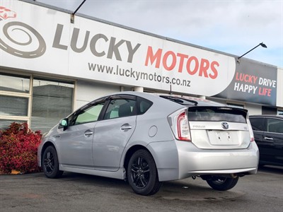 2012 Toyota Prius - Thumbnail