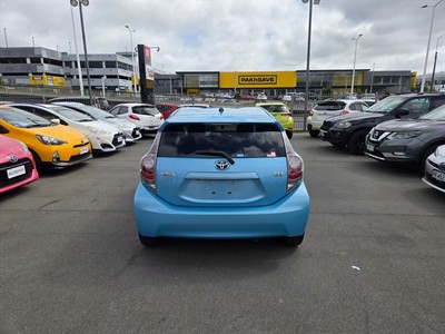 2012 Toyota Aqua - Thumbnail