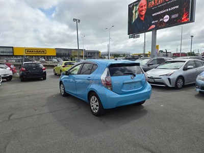 2012 Toyota Aqua - Thumbnail