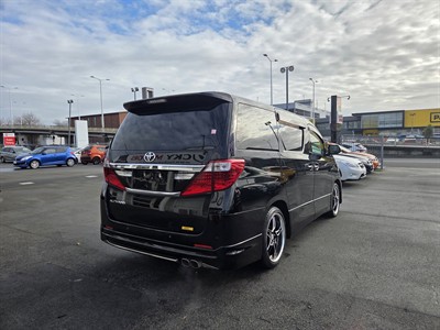 2013 Toyota Alphard - Thumbnail