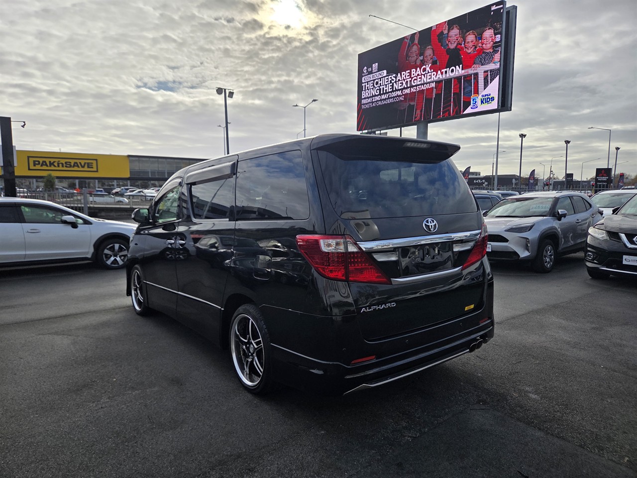 2013 Toyota Alphard