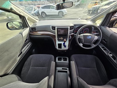 2013 Toyota Alphard - Thumbnail