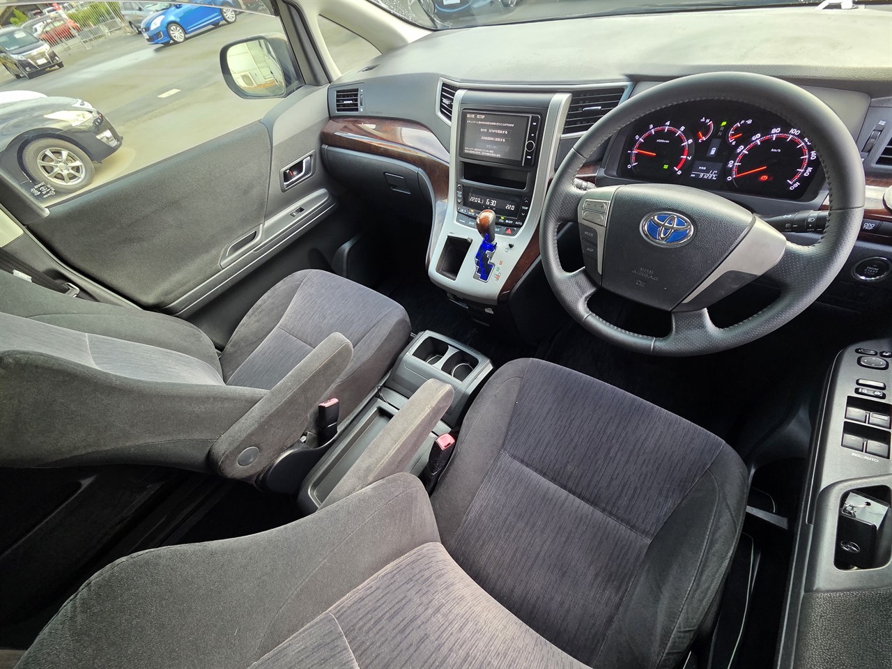 2013 Toyota Alphard