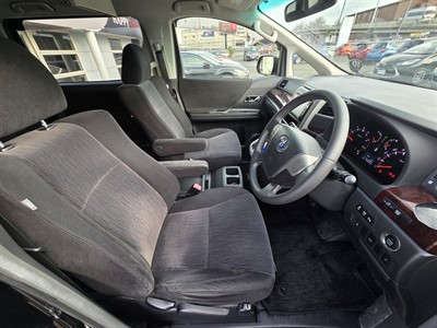 2013 Toyota Alphard - Thumbnail