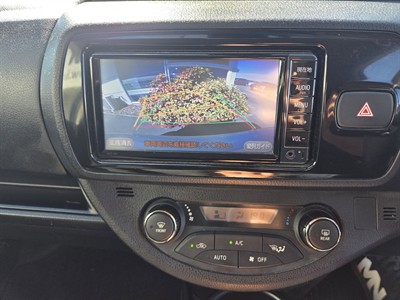 2017 Toyota Vitz - Thumbnail