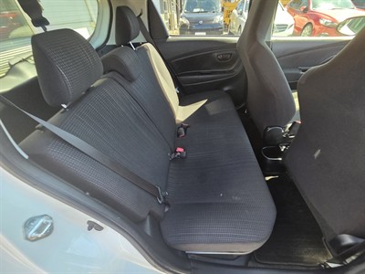 2017 Toyota Vitz - Thumbnail