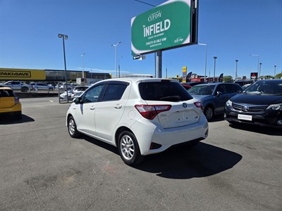 2017 Toyota Vitz - Thumbnail