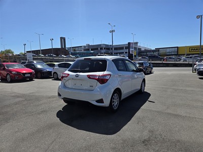 2017 Toyota Vitz - Thumbnail