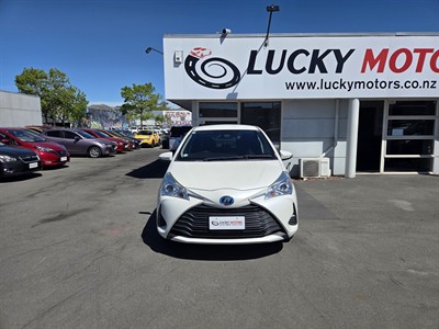 2017 Toyota Vitz - Thumbnail