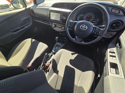 2017 Toyota Vitz - Thumbnail