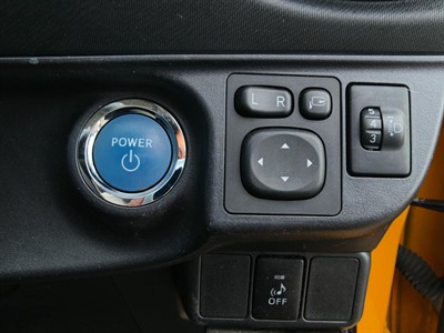 2014 Toyota Aqua - Thumbnail