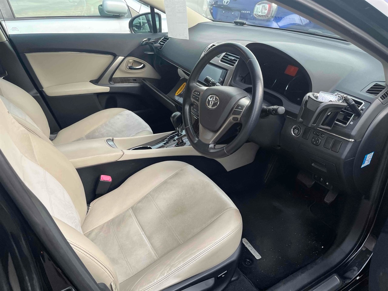 2012 Toyota AVENSIS