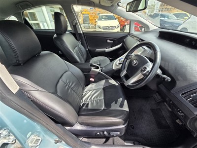 2012 Toyota Prius - Thumbnail