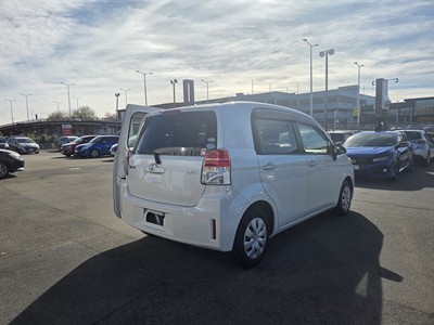 2015 Toyota Spade - Thumbnail