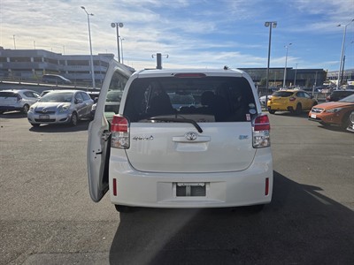 2015 Toyota Spade - Thumbnail