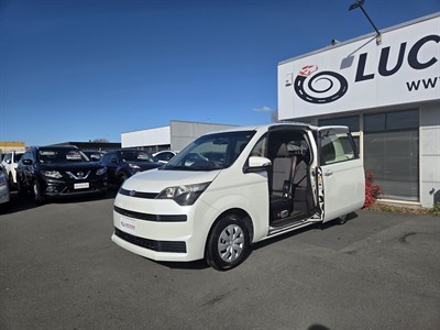 2015 Toyota Spade - Thumbnail