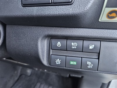 2017 Nissan LEAF - Thumbnail