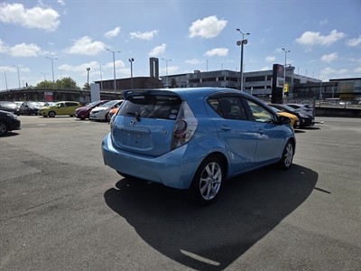 2012 Toyota Aqua - Thumbnail