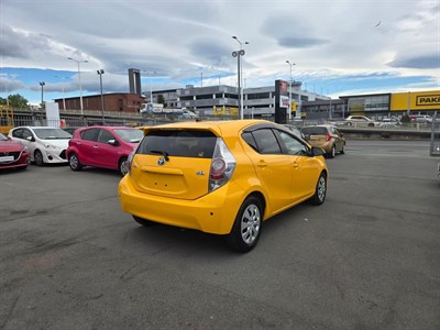 2012 Toyota Aqua - Thumbnail