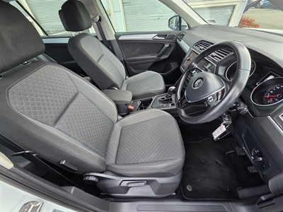 2017 Volkswagen Tiguan - Thumbnail