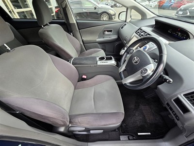 2013 Toyota Prius - Thumbnail