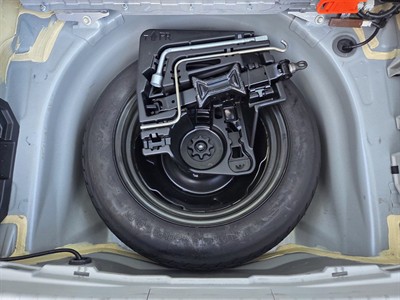 2014 Toyota Prius - Thumbnail