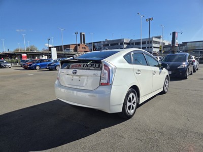 2014 Toyota Prius - Thumbnail
