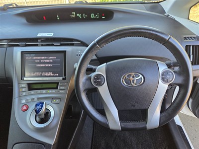 2014 Toyota Prius - Thumbnail
