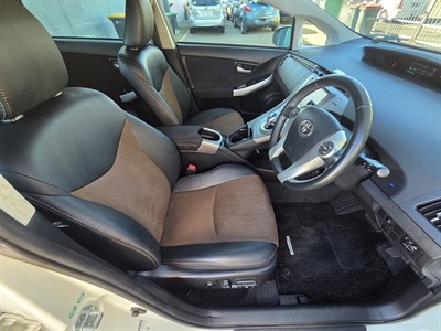 2014 Toyota Prius - Thumbnail