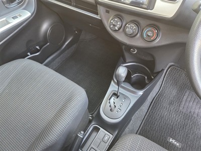 2016 Toyota Vitz - Thumbnail