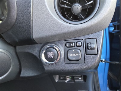 2016 Toyota Vitz - Thumbnail