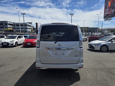 2013 Nissan Serena - Thumbnail