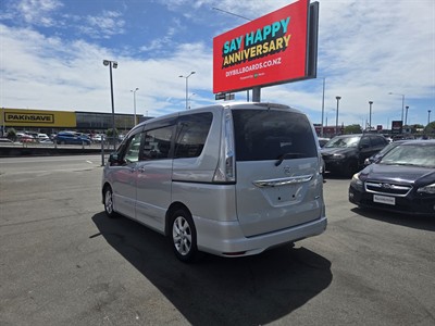 2013 Nissan Serena - Thumbnail