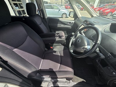 2013 Nissan Serena - Thumbnail