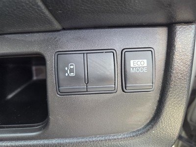 2013 Nissan Serena - Thumbnail