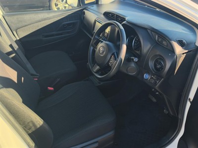 2017 Toyota Vitz - Thumbnail