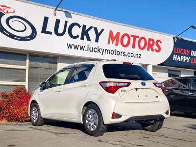 2017 Toyota Vitz - Thumbnail