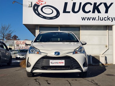2017 Toyota Vitz - Thumbnail