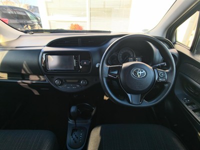 2017 Toyota Vitz - Thumbnail