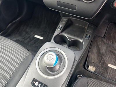 2016 Nissan LEAF - Thumbnail