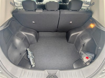 2016 Nissan LEAF - Thumbnail