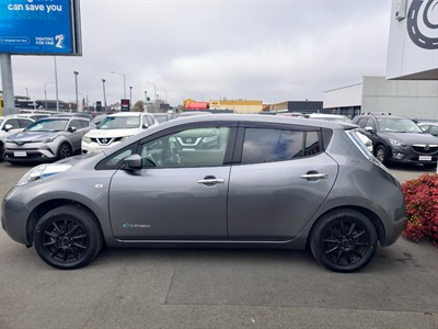2016 Nissan LEAF - Thumbnail