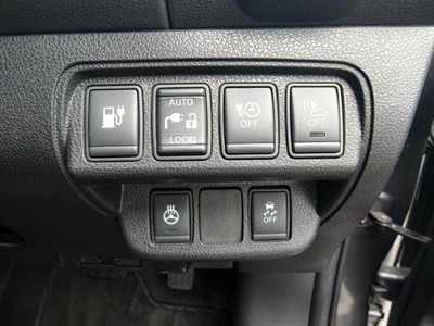2016 Nissan LEAF - Thumbnail
