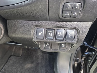 2016 Nissan LEAF - Thumbnail