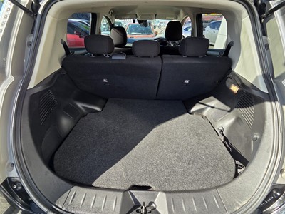 2016 Nissan LEAF - Thumbnail