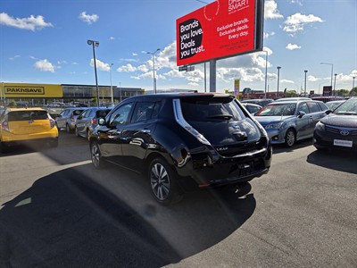 2016 Nissan LEAF - Thumbnail