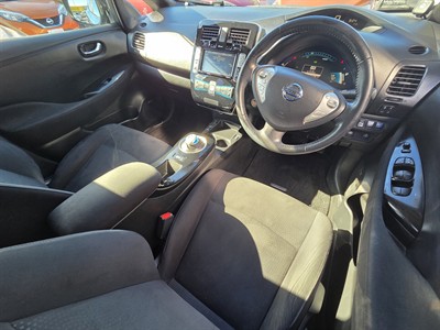 2016 Nissan LEAF - Thumbnail