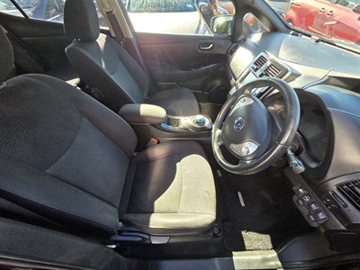 2016 Nissan LEAF - Thumbnail