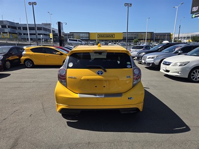 2012 Toyota Aqua - Thumbnail