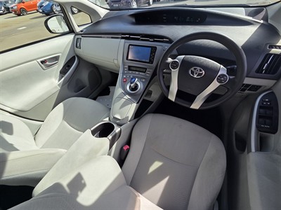 2013 Toyota Prius - Thumbnail